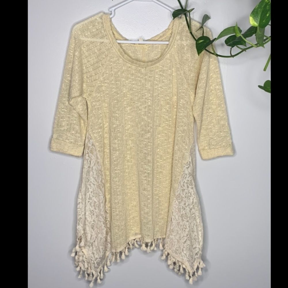 Umgee fringe and lace swing top. Small